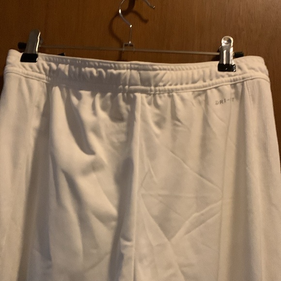 Classic White Women’s Joggers
Dri-Fit/ string at waist/ 2 open side pockets - Picture 3 of 8